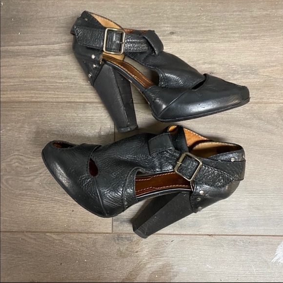 Givenchy | Vintage Chunky T Strap Peep Toe Heels - Picture 8 of 9